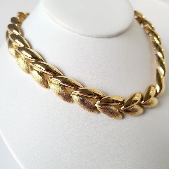 Vintage Napier Gold Tone Textured Chunky Leaf Link Heavy Collar Necklace 17 in - Picture 1 of 11
